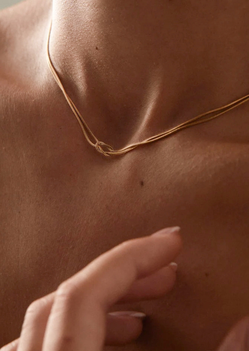Choker Node de Aço com banho em Ouro 18k