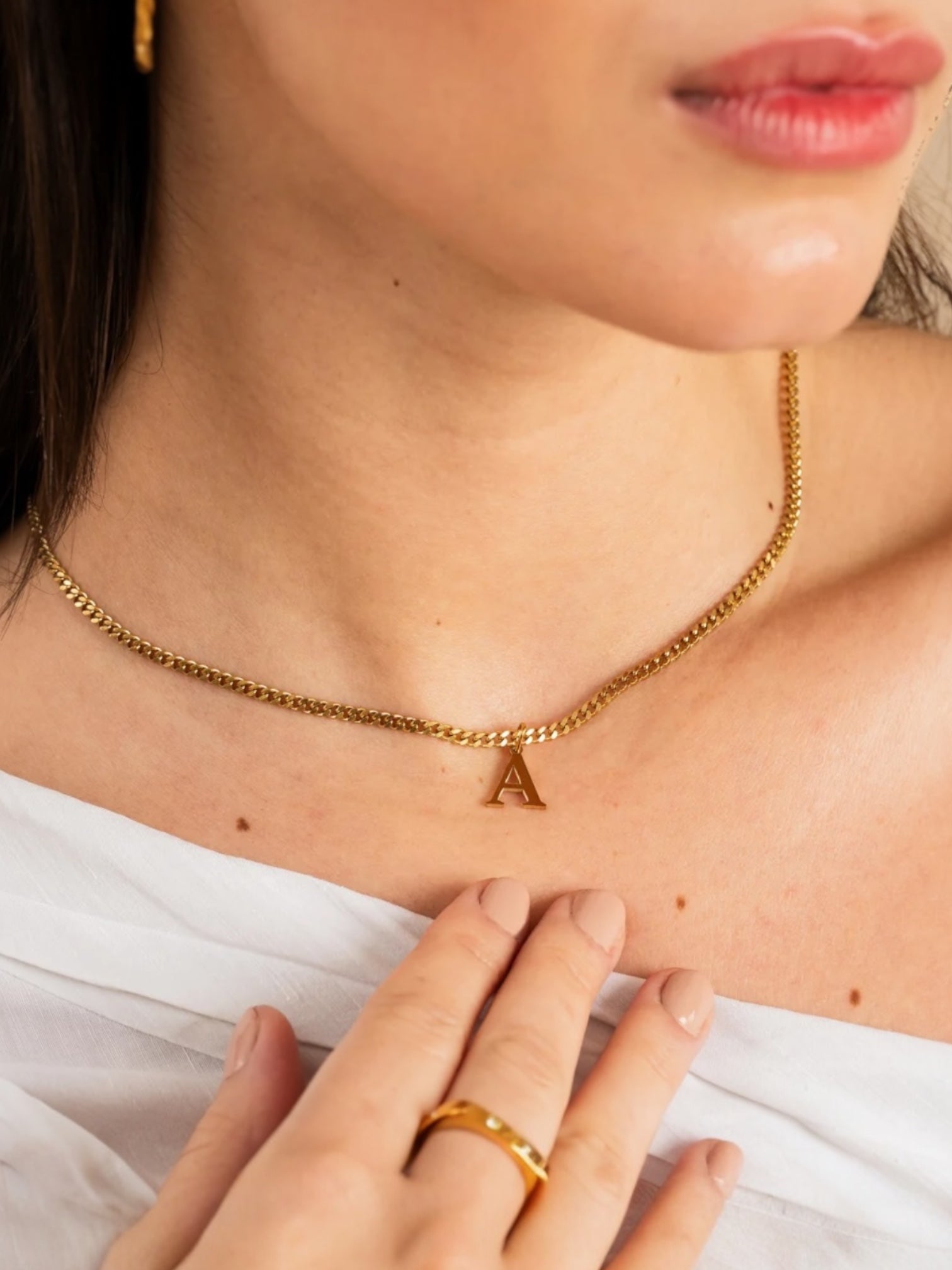 Colar Letters de Aço com Banho Ouro 14k
