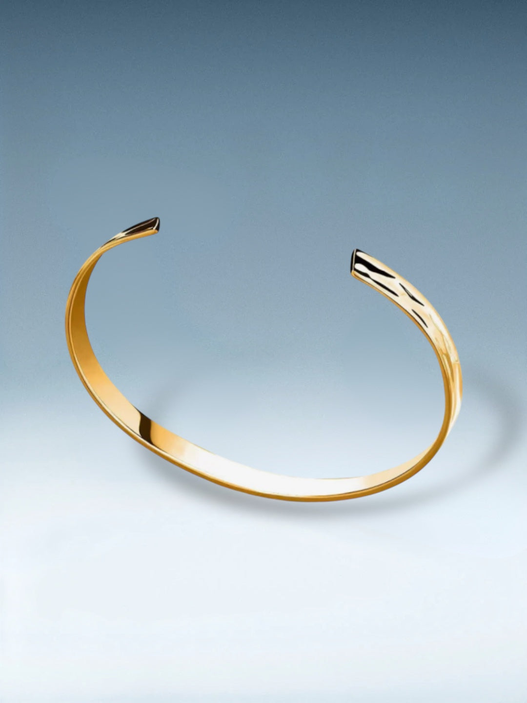 Bracelete Cuff Wave de Aço com Banho em Ouro 18k