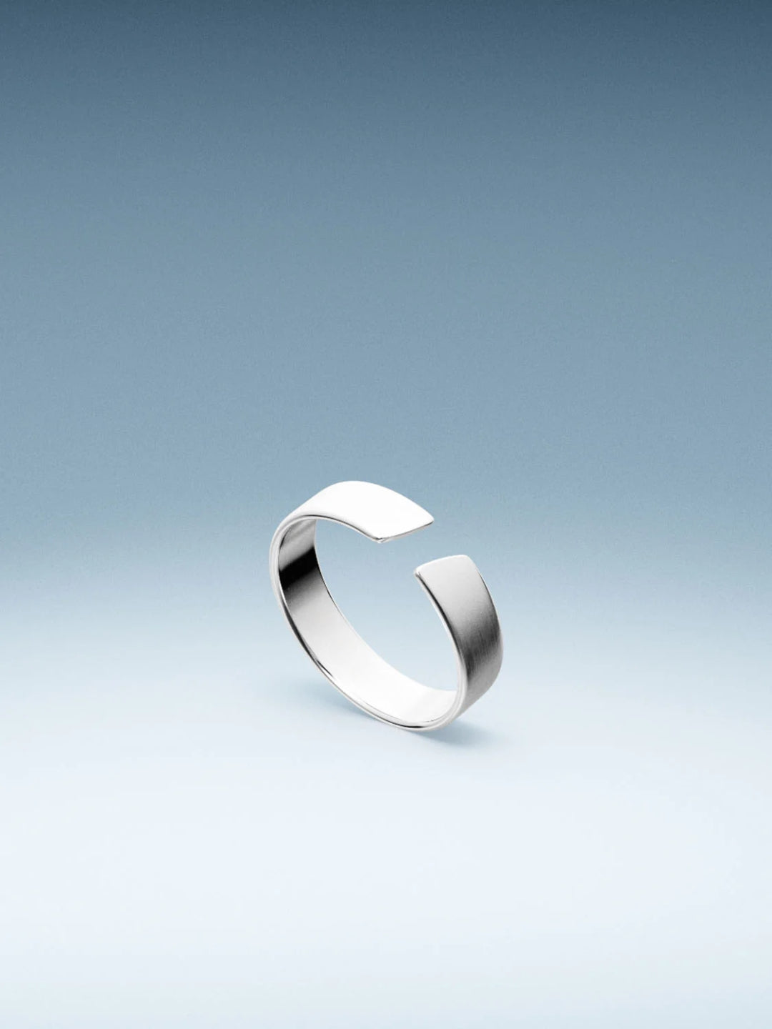 Anel Essential de Aço com Banho em Ouro Branco 18k