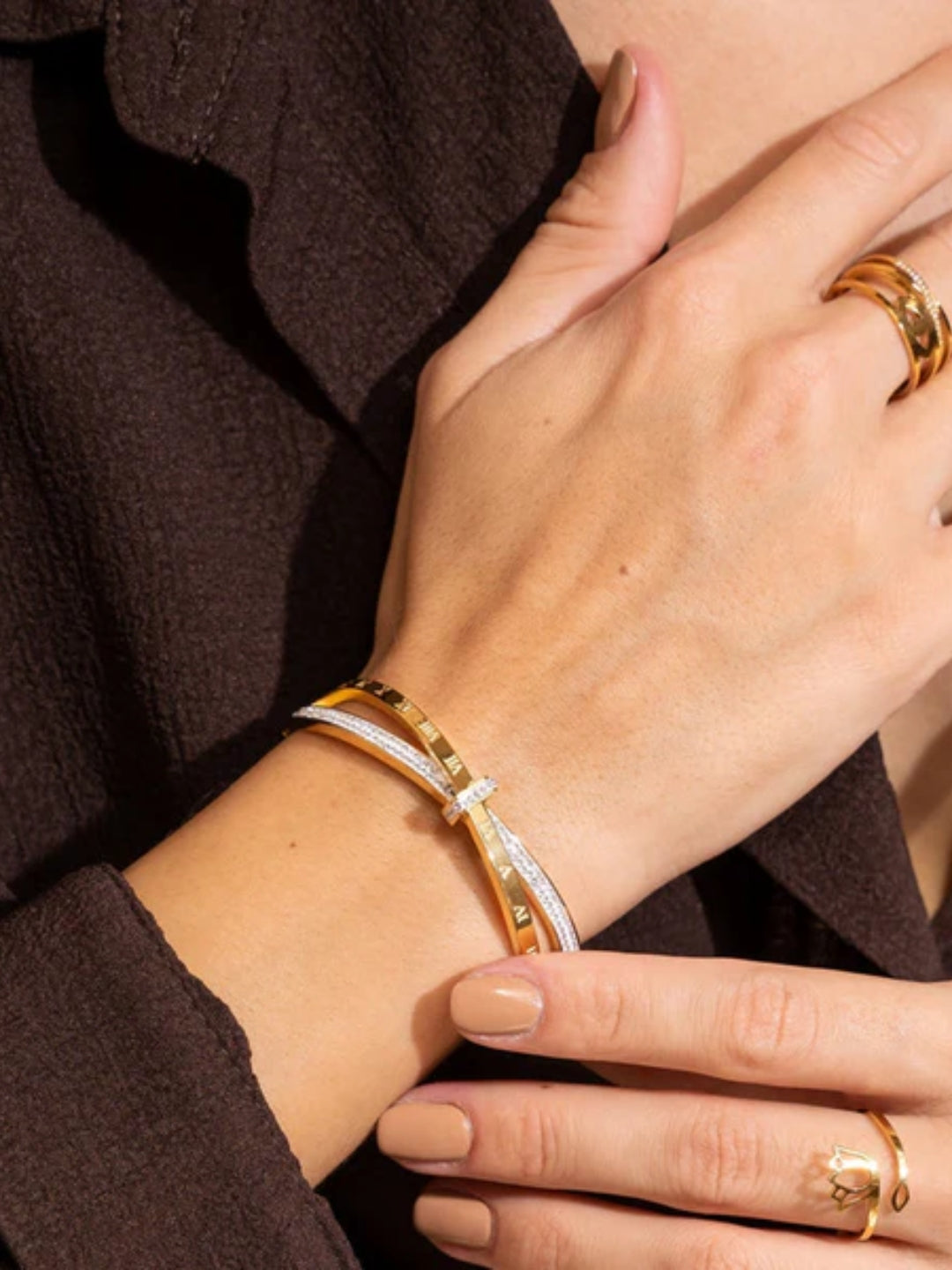 Bracelete Roman de Aço com Banho em Ouro 18k