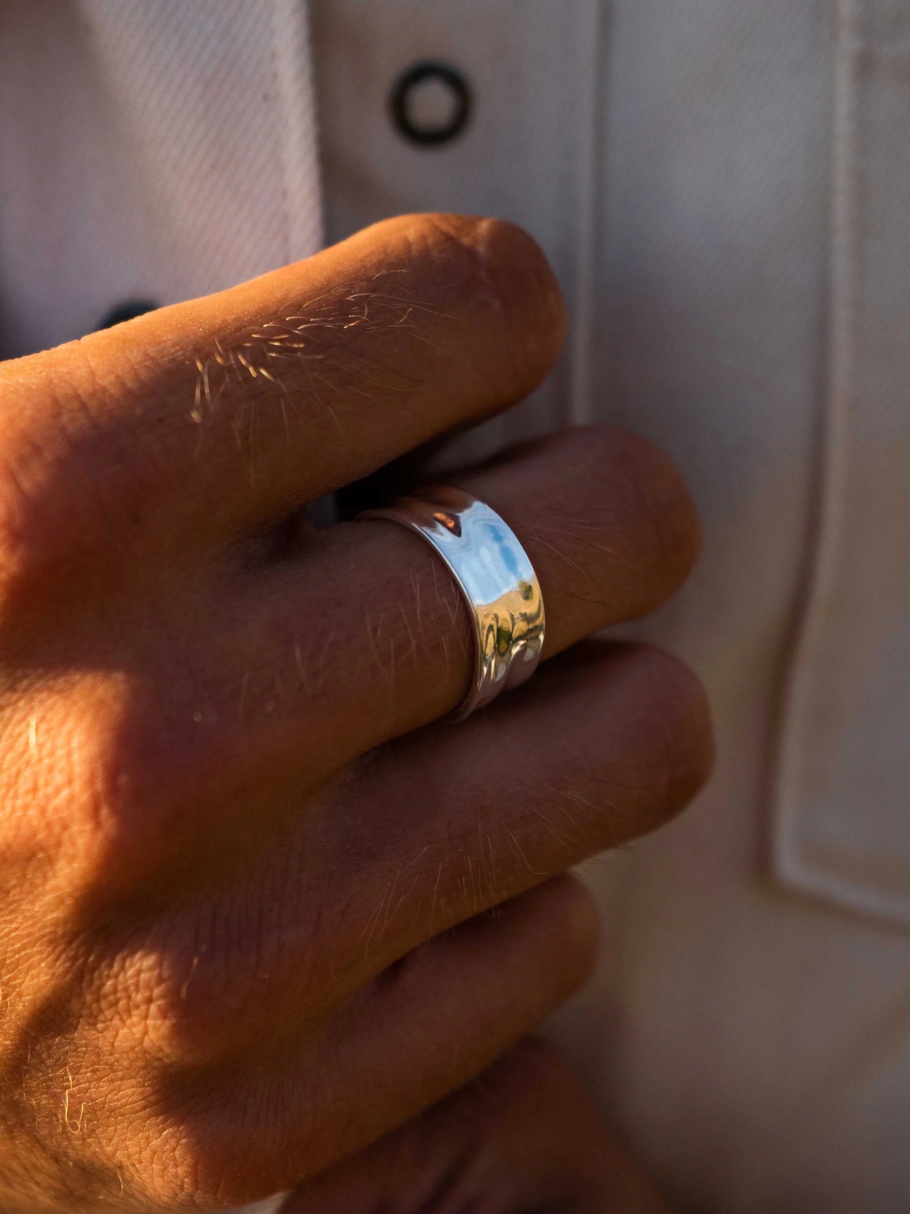 Anel Wave de Aço com Banho em Ouro Branco 18k